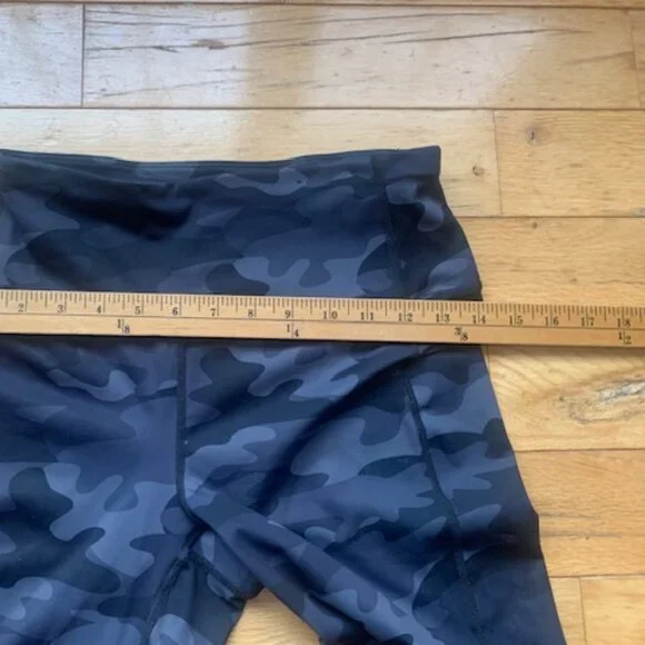 Lole black camo high-rise leggings in size Small (S/P). - Picture 8 of 10